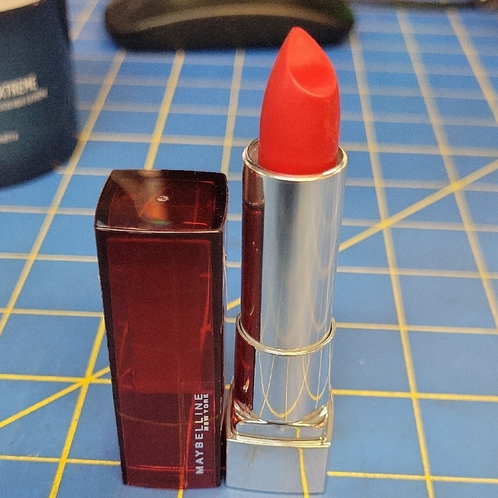 Maybelline 333 Hot Chase Red Lipstick 4.2g New